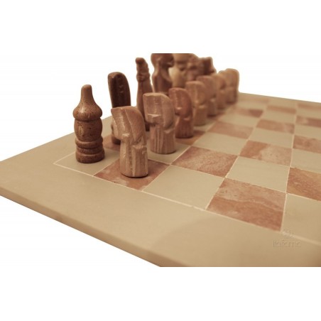 Set scacchiera e scacchi in pietra saponaria