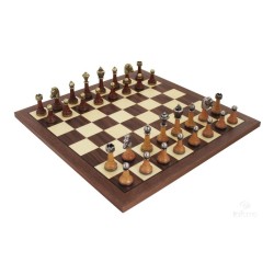 Set scacchiera in noce e acero e scacchi in metallo e legno Classico