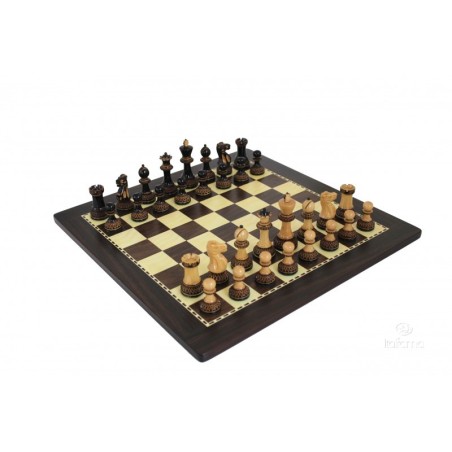 Set scacchiera in legno e scacchi intagliati a mano