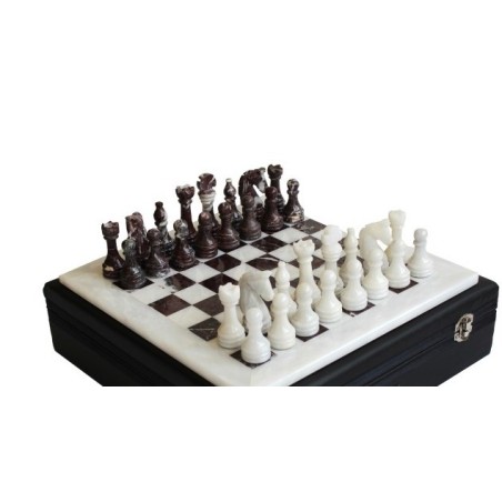 Set scacchiera e scacchi marmo rosso e bianco