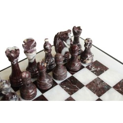 Set scacchiera e scacchi marmo rosso e bianco