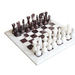 Set scacchiera e scacchi marmo rosso e bianco