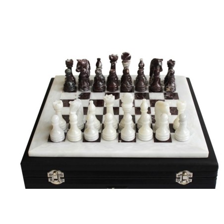 Set scacchiera e scacchi marmo rosso e bianco