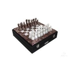 Set scacchiera e scacchi marmo rosa e bianco