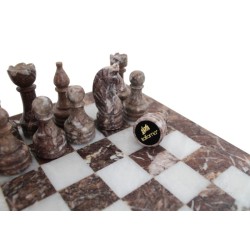 Set scacchiera e scacchi marmo rosa e bianco